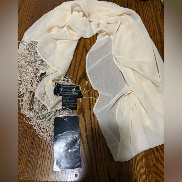Terry Lewis Classic Luxuries Cream Scarf - Picture 1 of 4